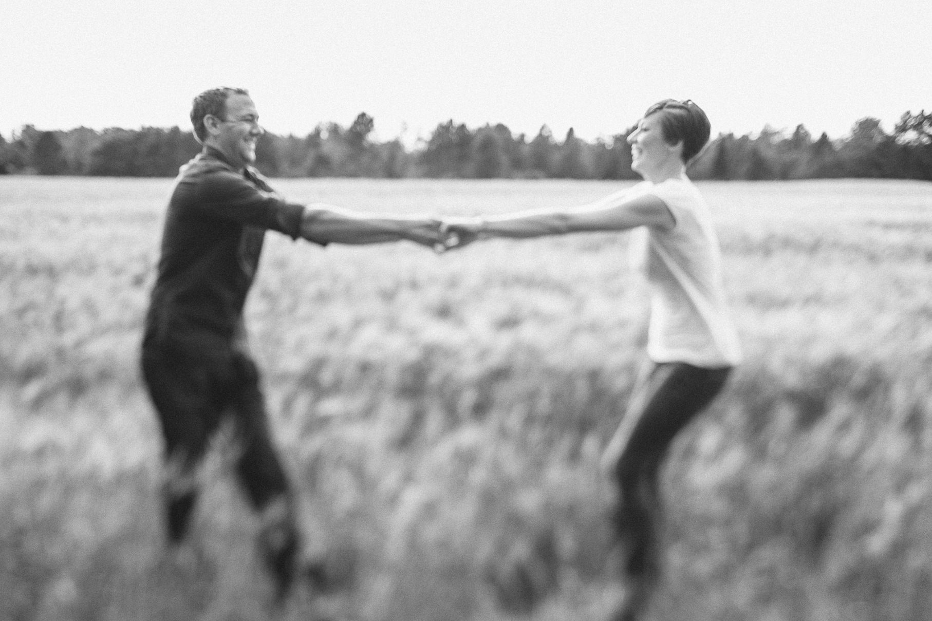 nothern-michigan-lake-superior-engagement-photo-018