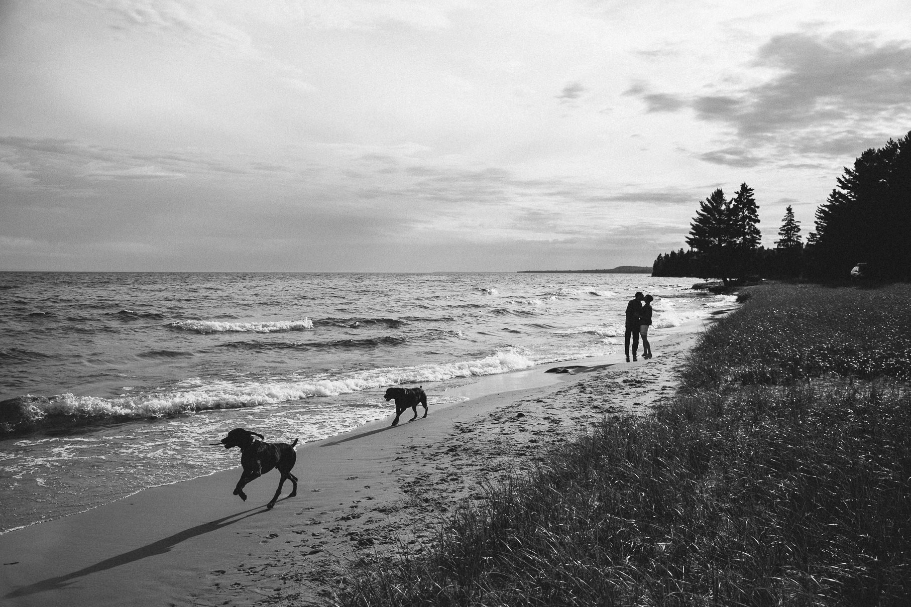 nothern-michigan-lake-superior-engagement-photo-029