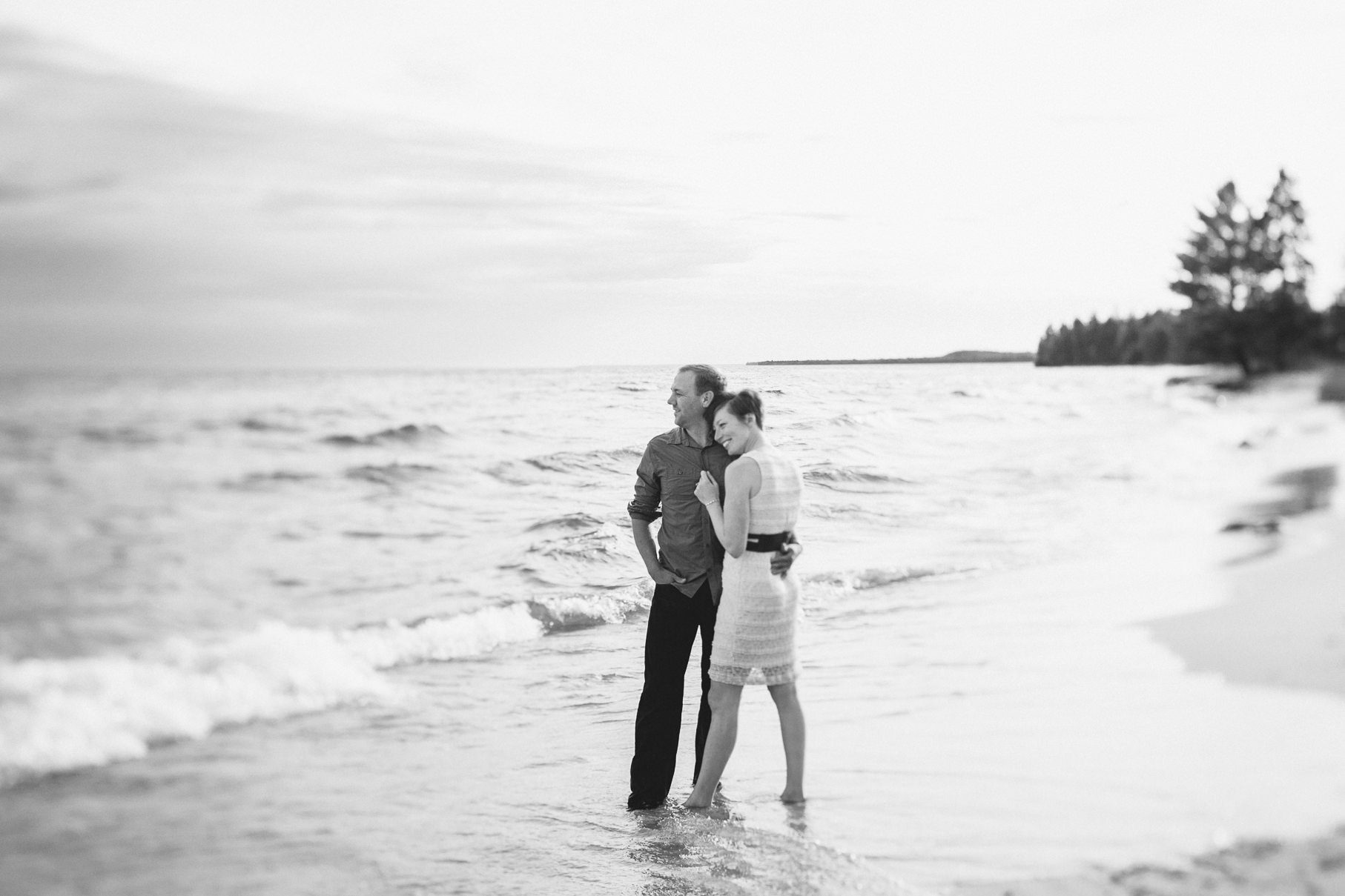 nothern-michigan-lake-superior-engagement-photo-044